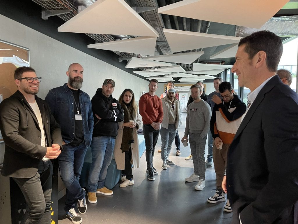 David Lisnard auprès des jeunes entrepreneurs de la Cité des entreprises du Campus Georges Méliès pour un moment d'échanges convivial — illustration 1
