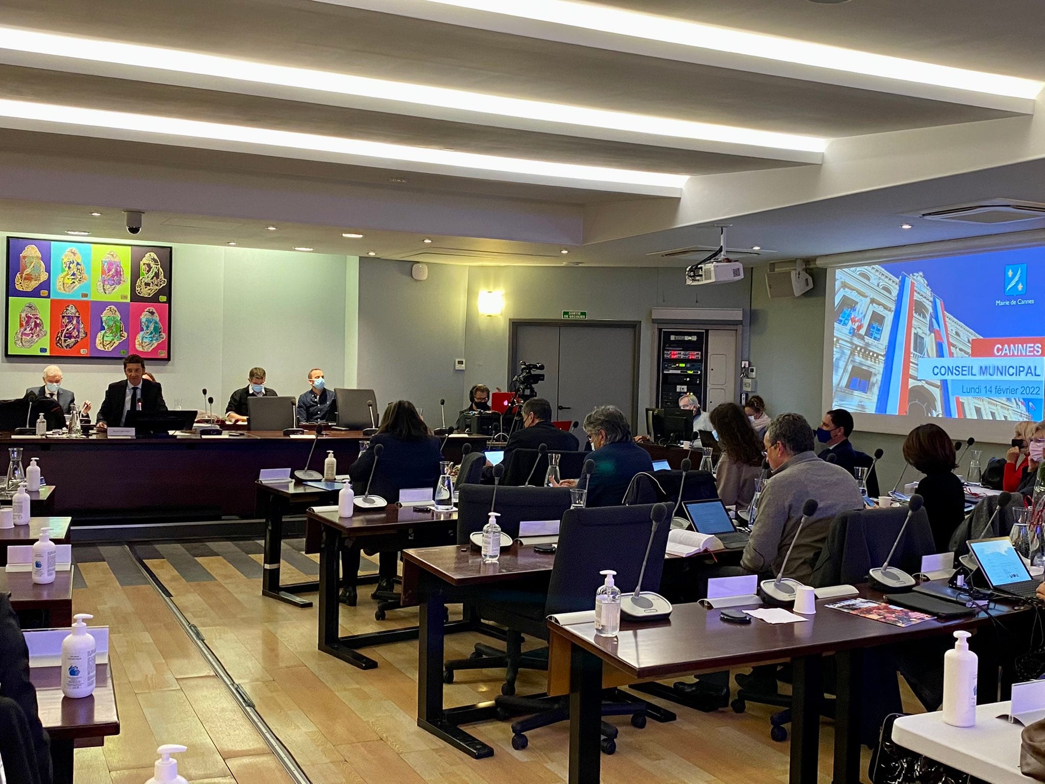 David Lisnard présente un budget communal porteur de performance et de sens en séance du Conseil Municipal