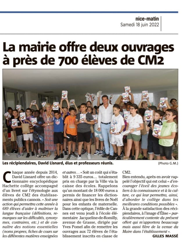La mairie offre deux ouvrages à près de 700 élèves de CM2