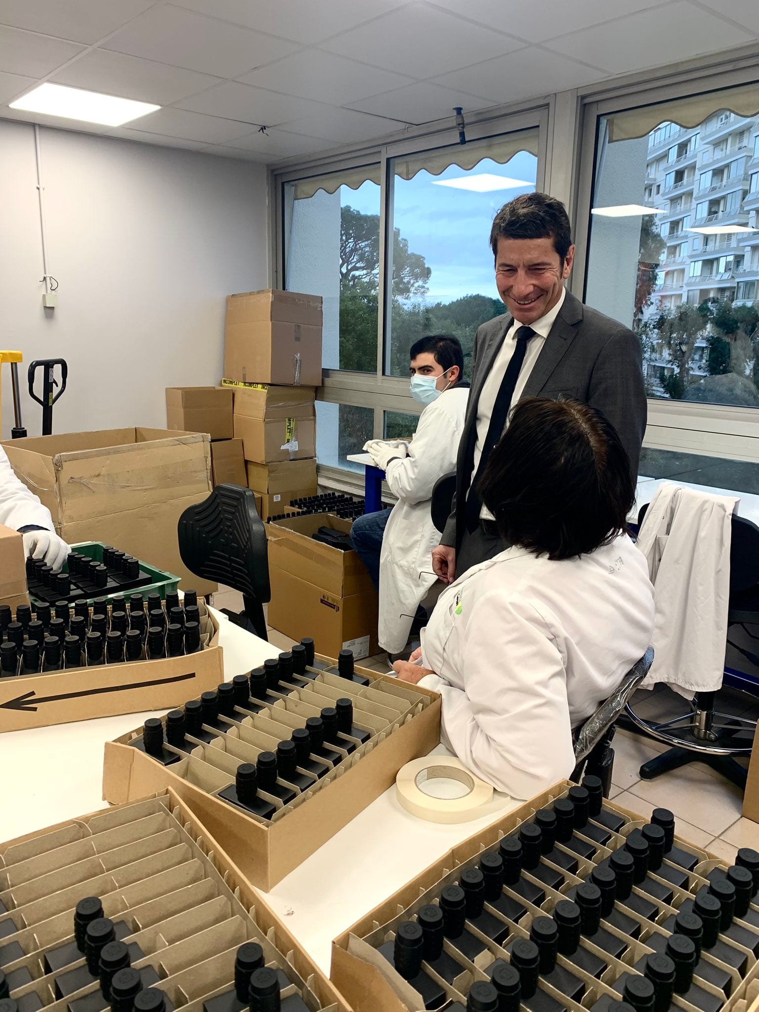 David Lisnard se rend à la Villa Morava, propriété à forte valeur de la Mairie de Cannes mise à disposition de l’ADAPEI 06, permettant à 121 adultes handicapés mentaux de travailler avec vue sur mer