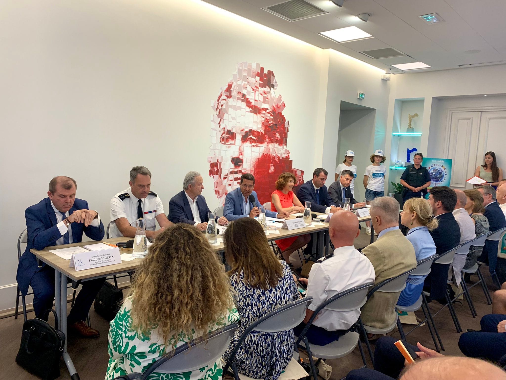 David Lisnard et UNIFAB lancent la campagne estivale de lutte contre les contrefaçons