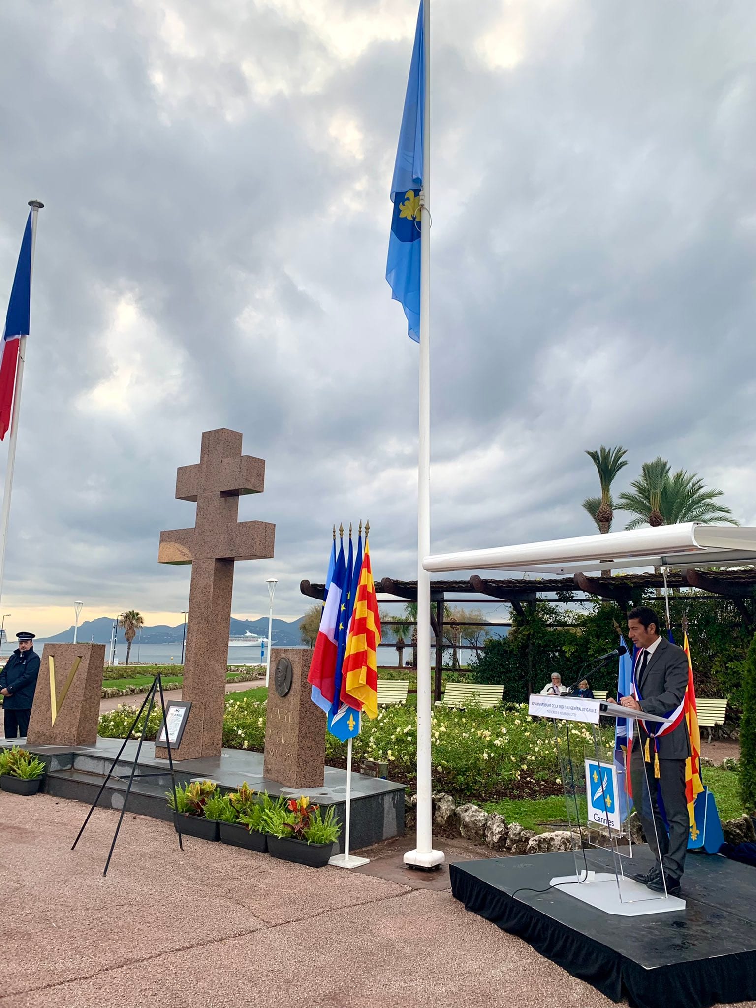 David Lisnard rend hommage au Général de Gaulle pour le 52ème anniversaire de sa mort