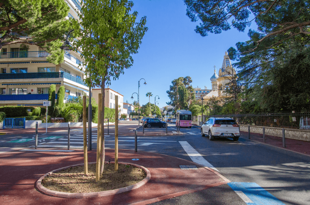 David Lisnard inaugure le boulevard Alexandre III, rénové et embelli par la Mairie de Cannes — illustration 1