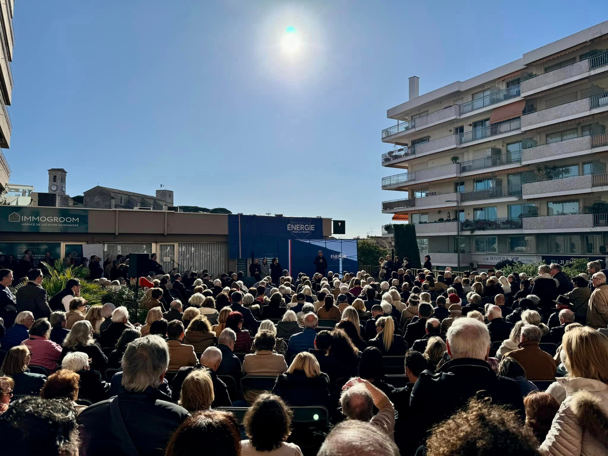 À Cannes, David Lisnard présente ses vœux aux énergies cannoises, azuréennes, mais aussi venues de toute la France, devant sa permanence historique