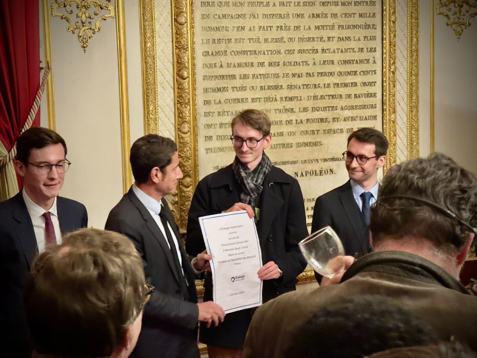 David Lisnard reçoit le prestigieux prix de l'Enracinement-Simone Weil pour sa politique environnementale et sa vision de l'écologie