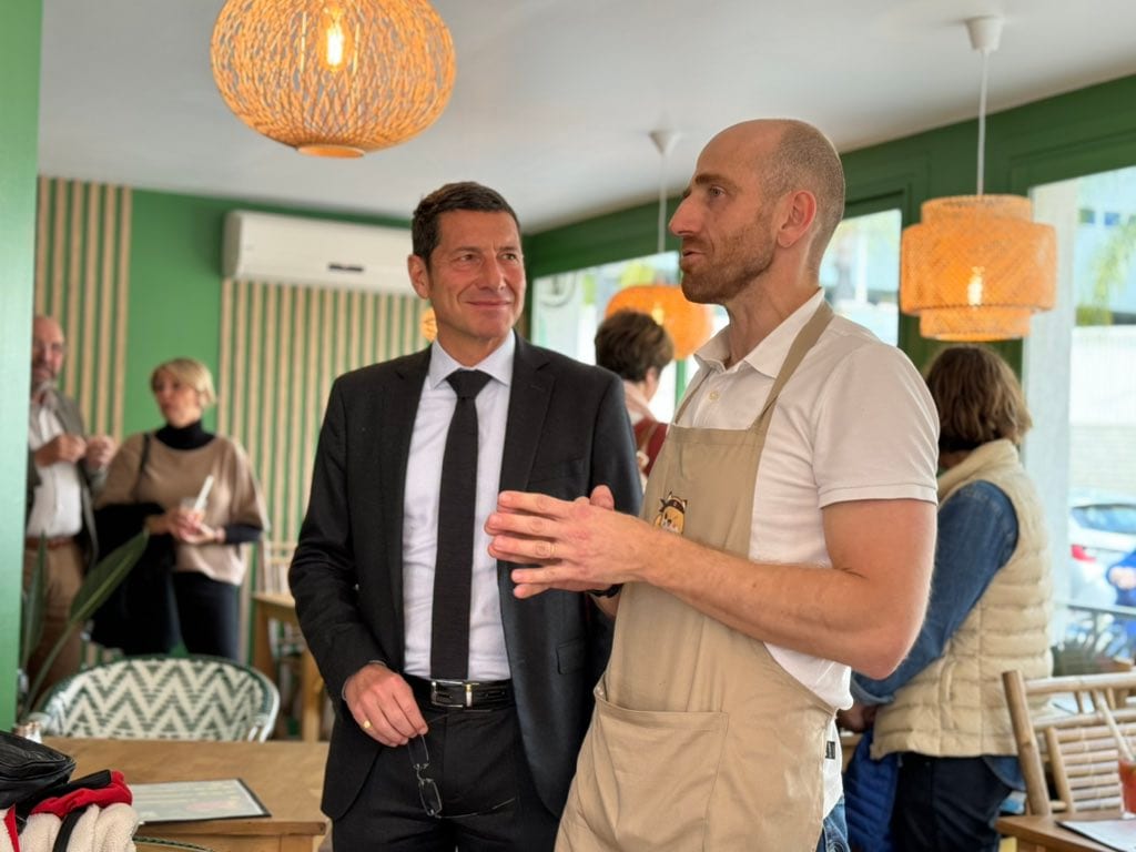 David Lisnard inaugure un nouveau restaurant implanté dans le quartier de République