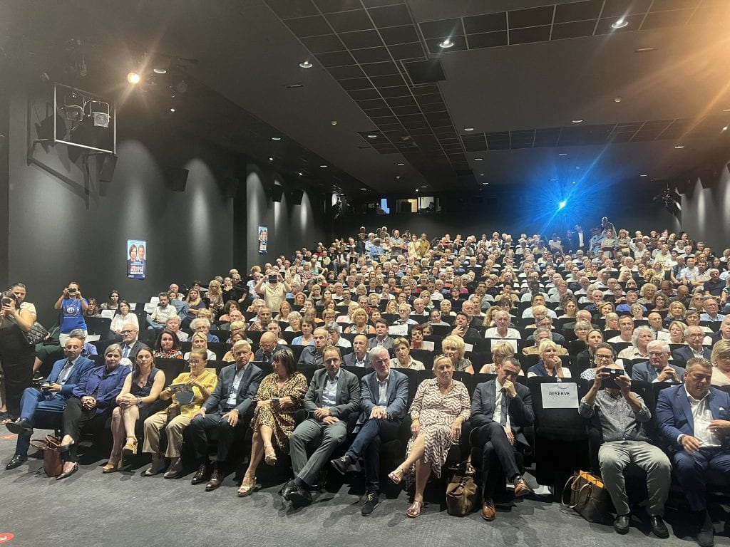 Cannes : salle comble pour la réunion publique d'Alexandra Martin et David Lisnard — illustration 1