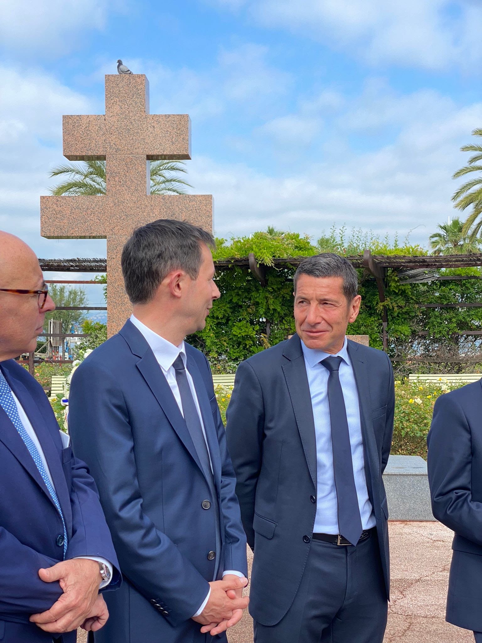 David Lisnard apporte une nouvelle fois son soutien à François-Xavier Bellamy, qui choisit Cannes pour l'un de ses derniers instants de campagne