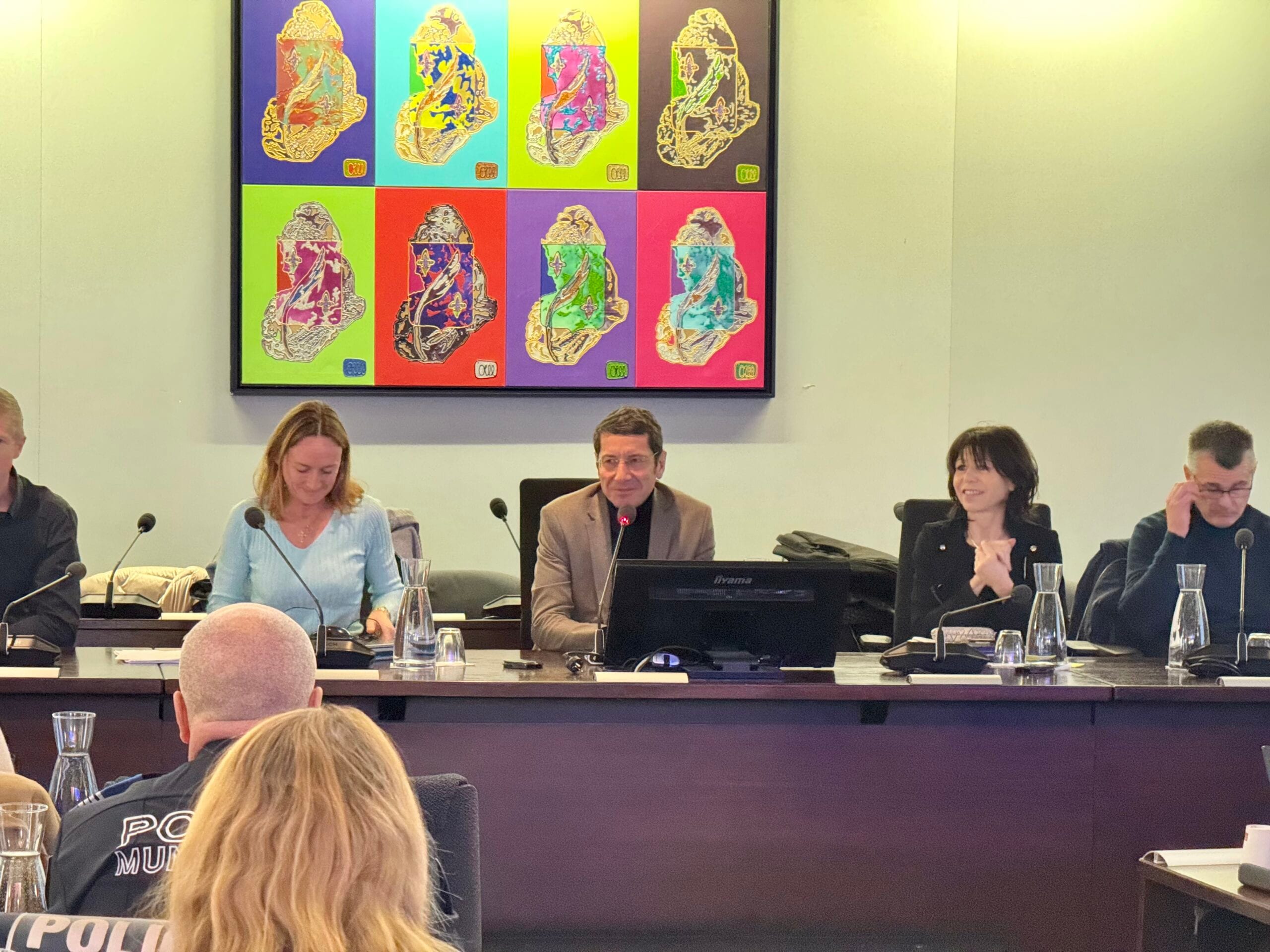 "Posez-vous toujours la question du périmètre de l’action municipale. Est-elle indispensable ou peut-elle être réalisée par un privé ? Nous devons intervenir quand il n’y a pas d’autre choix"