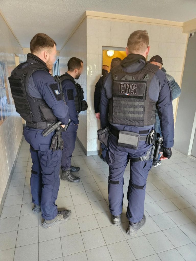 Interpellations, saisies : une opération de police d'envergure permet le démantèlement d'un réseau de trafiquants à Cannes — illustration 1