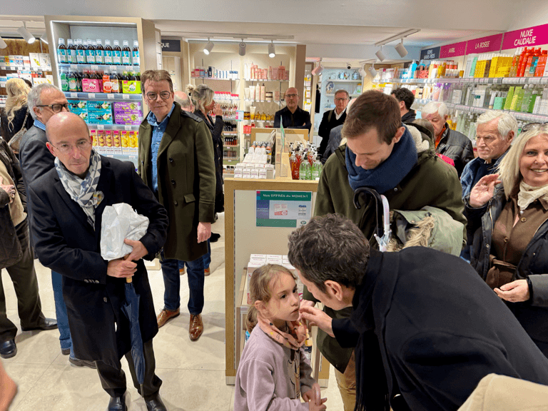 David Lisnard auprès des Cannois du quartier de République pour l'inauguration de la pharmacie du Prado — illustration 1