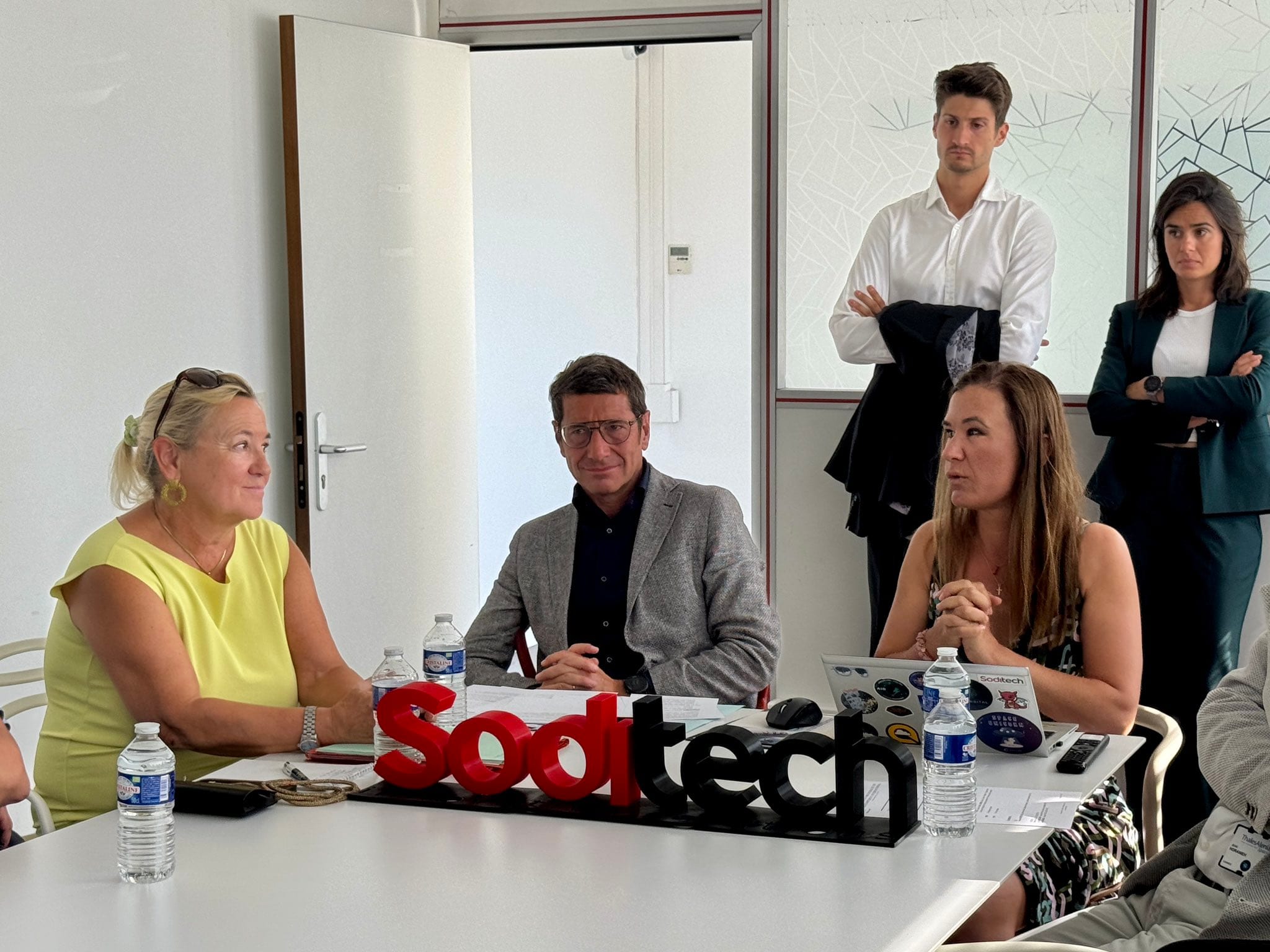 David Lisnard en visite chez Soditech : un fleuron du spatial cannois en plein développement