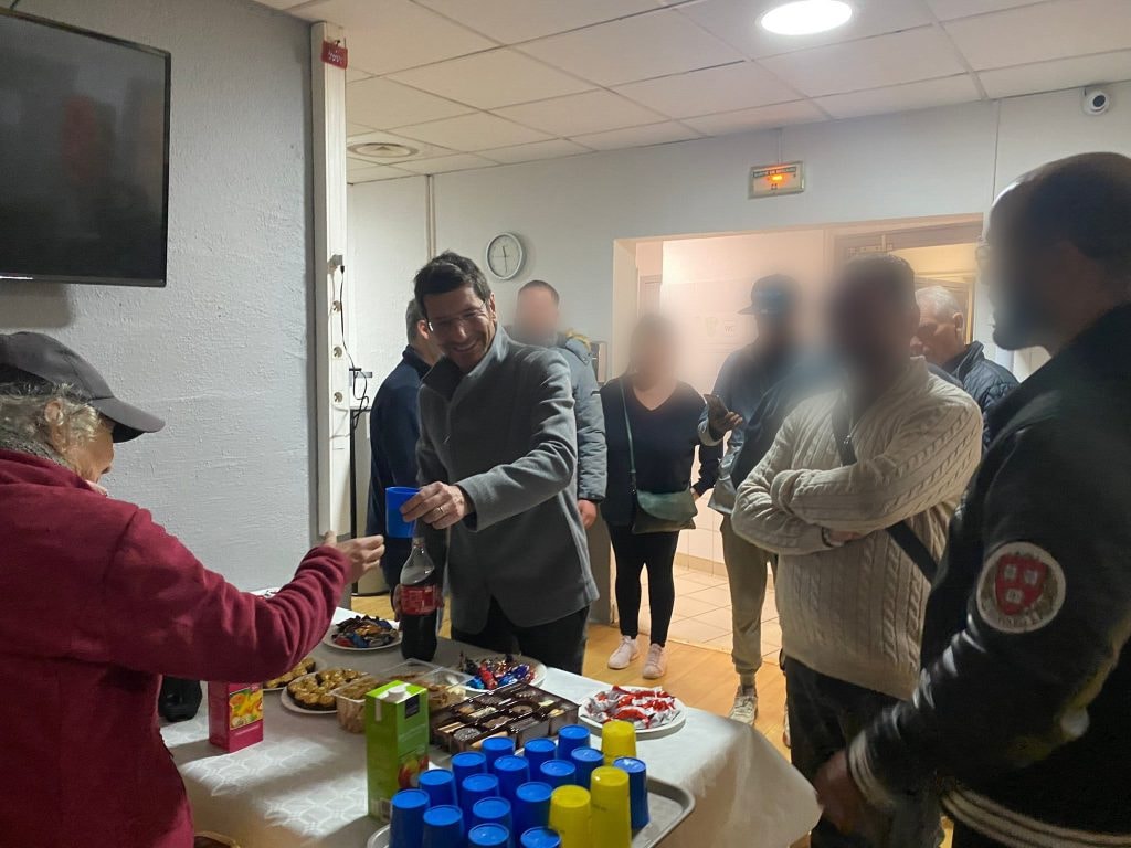 Comme tous les ans pour le Réveillon, David Lisnard a partagé un moment chaleureux avec les personnes sans domicile fixe du centre Lycklama — illustration 1