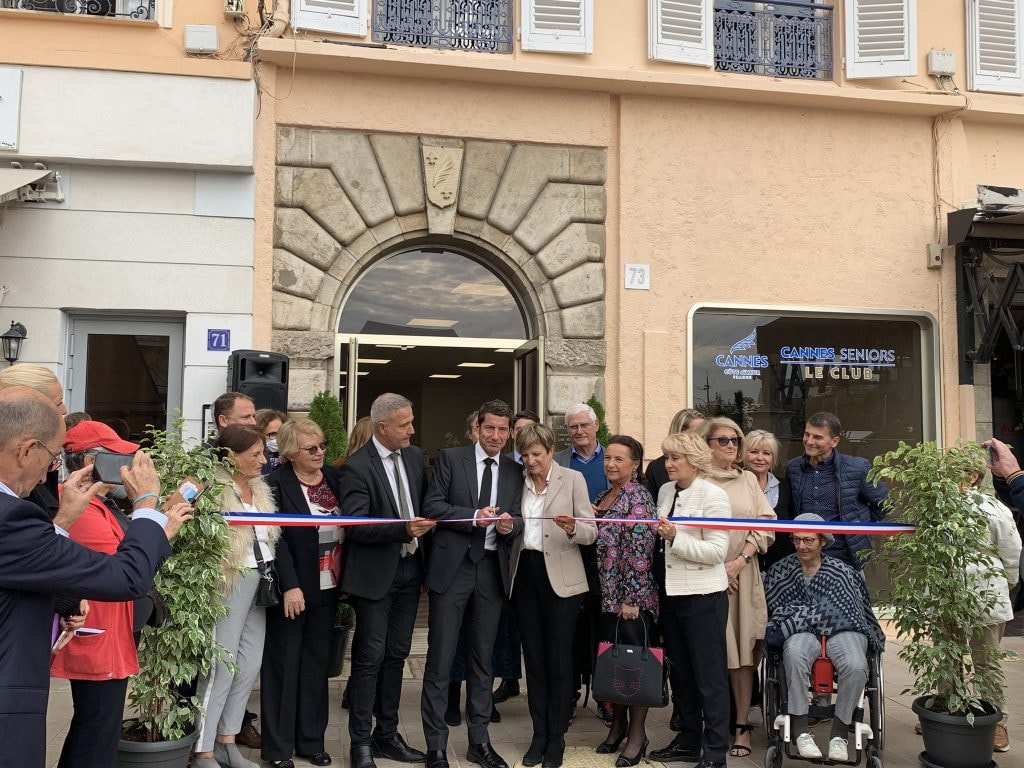 David Lisnard inaugure les travaux de modernisation de l'espace d'accueil Noyer de Cannes Séniors Le Club — illustration 1