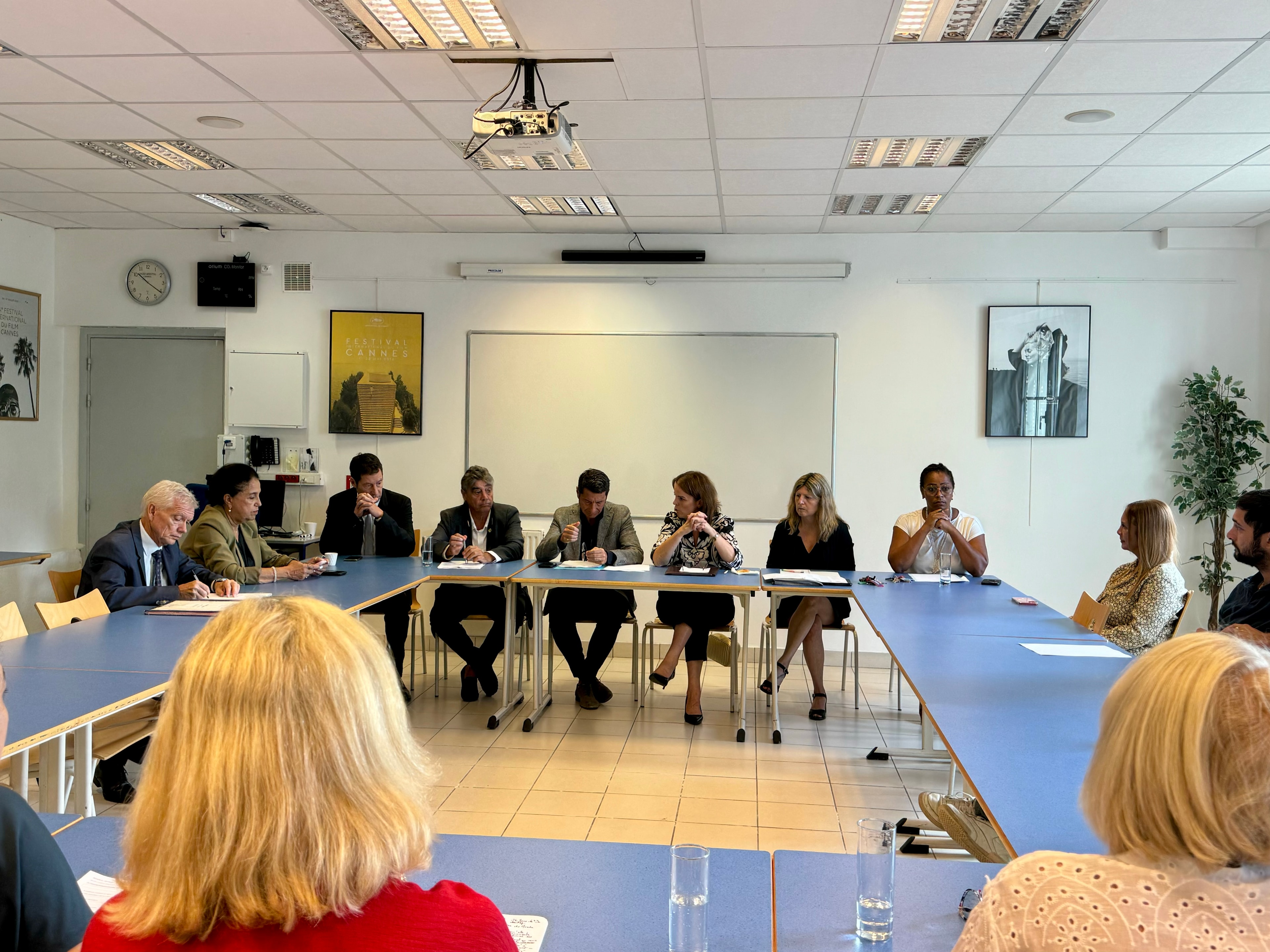 David Lisnard participe à une table ronde sur la sécurité dans un lycée cannois — illustration 1