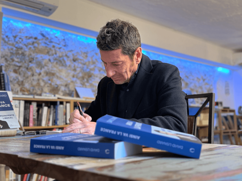 Ainsi va la France : ils étaient plus de 300 à Cannes pour la première séance de dédicaces de David Lisnard ! — illustration 1