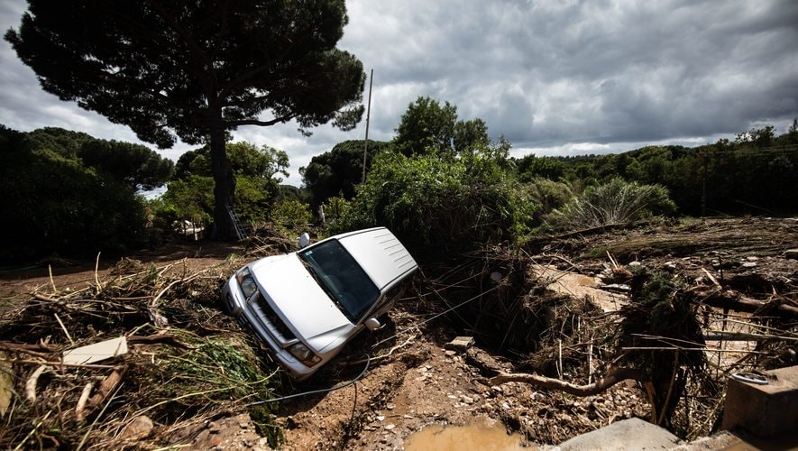 Des intempéries exceptionnelles ont provoqué la mort d’au moins 3 personnes, mardi 20 mai, dans le Var, au Lavandou et à Vidauban. Comme elle le fait très souvent, la Mairie de Cannes, qui connait l’urgence de ces situations et dont l’expertise en gestion des risques majeurs est reconnue, a proposé son aide aux communes sinistrées.