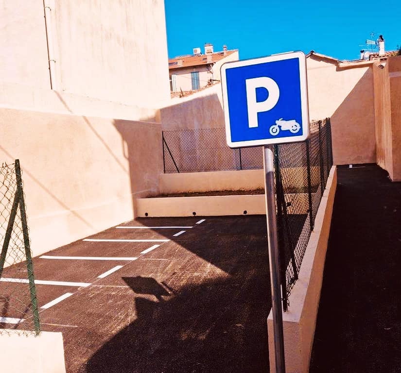 A Cannes, David Lisnard fait détruire un lieu de squat et le remplace par un parking — illustration 1