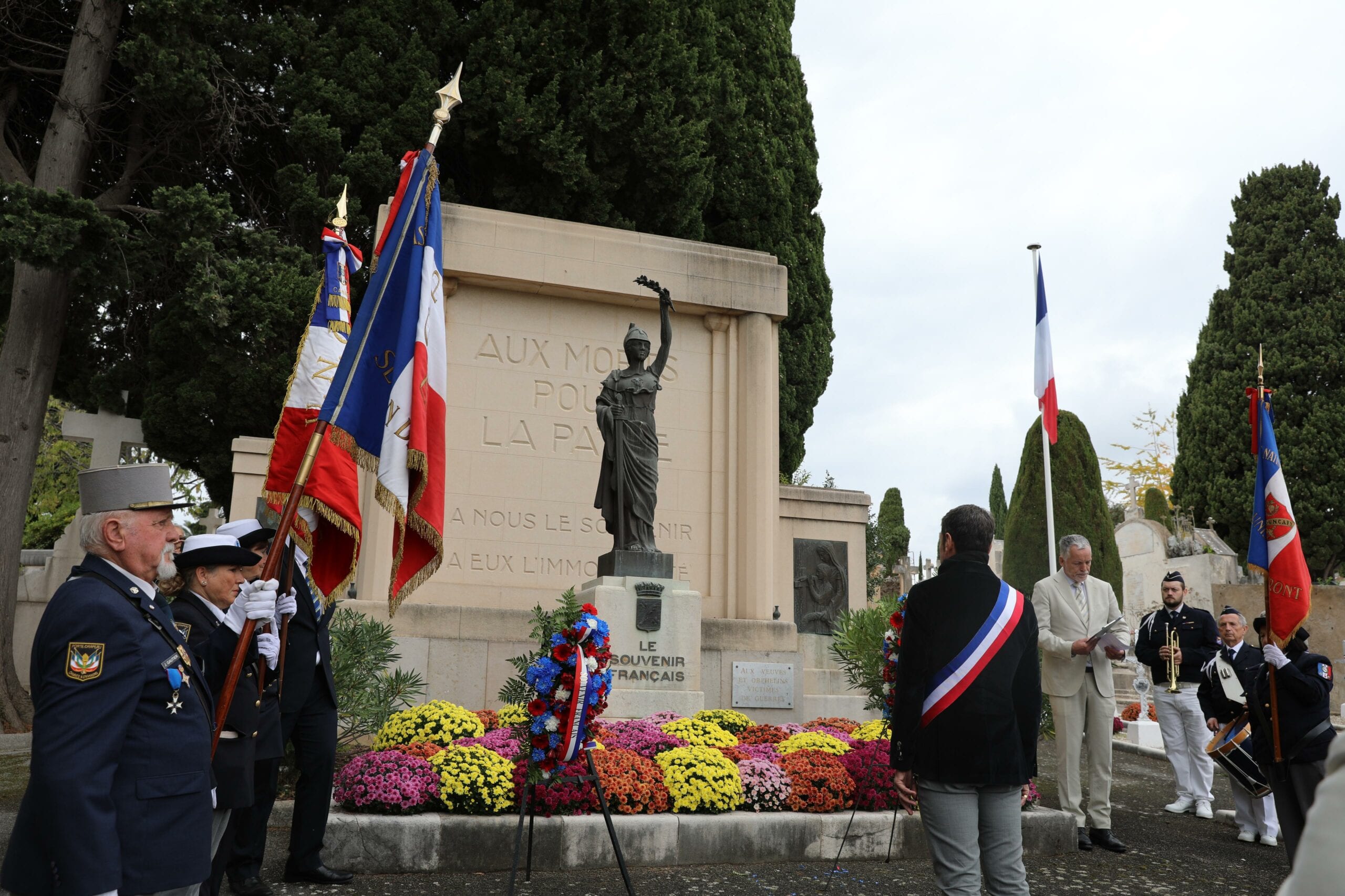 Hommage de David Lisnard aux défunts cannois pour la Toussaint